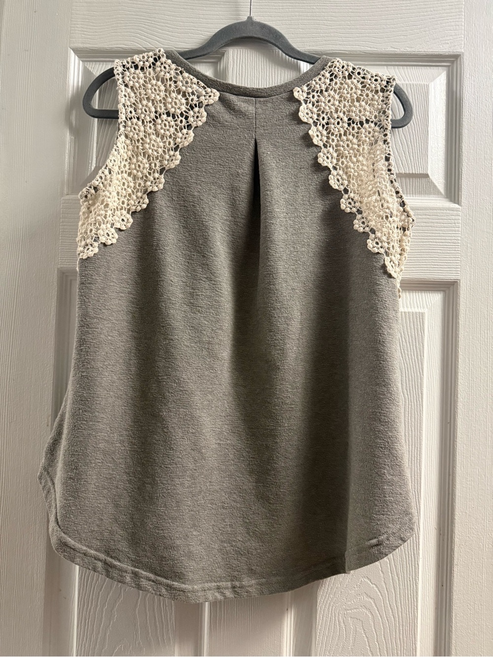 Doe & Rae Crochet Sleeveless Top Size M - Picture 4 of 5